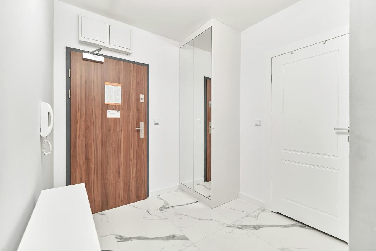 Exclusive Apartments Gwiazdzista With Free Garage Wroclaw By Noclegi Renters Экстерьер фото