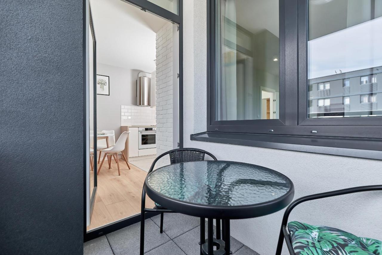 Exclusive Apartments Gwiazdzista With Free Garage Wroclaw By Noclegi Renters Экстерьер фото