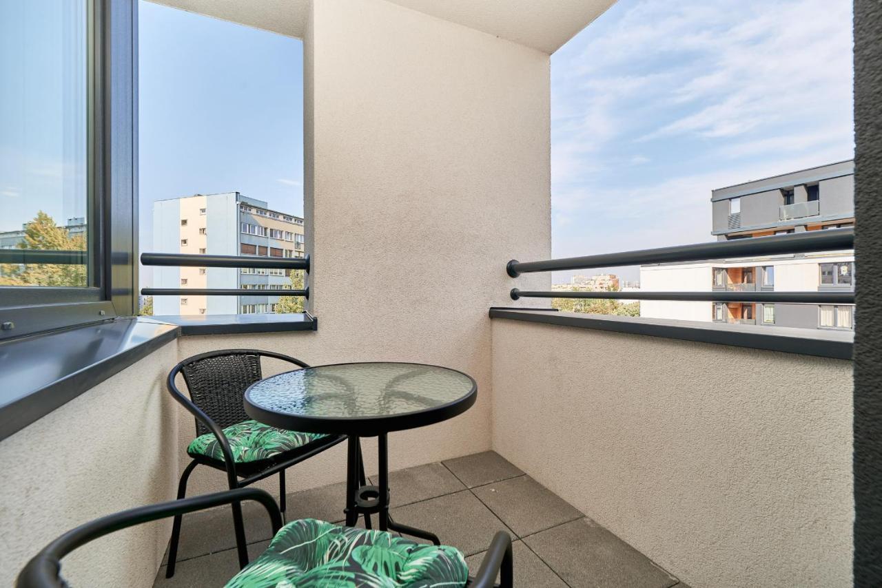 Exclusive Apartments Gwiazdzista With Free Garage Wroclaw By Noclegi Renters Экстерьер фото