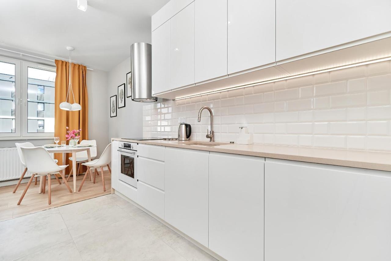 Exclusive Apartments Gwiazdzista With Free Garage Wroclaw By Noclegi Renters Экстерьер фото